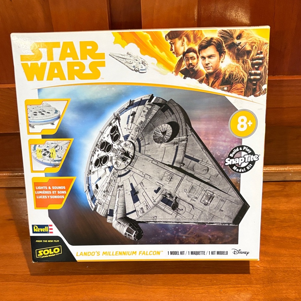 Star Wars Lando's Millennium Falcon SnapTite Kit - White, Gray, Black